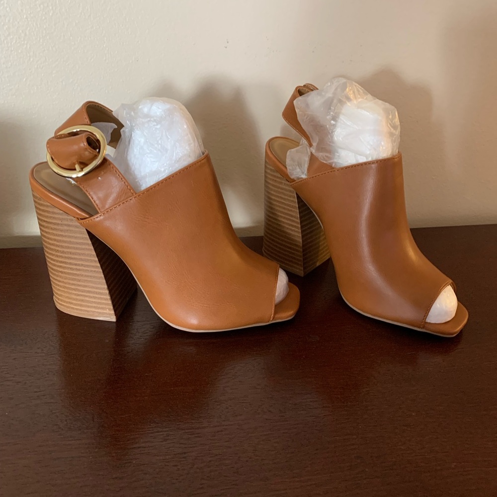 CELESTE CAMEL BLOCK HEEL PEEP TOE BOOTIE
